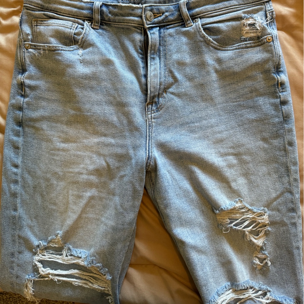 American eagle light wash distressed jeans